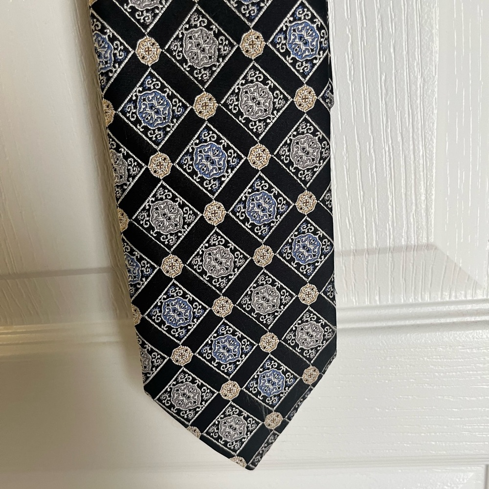 Beautiful 100% Silk Robert Talbott Tie